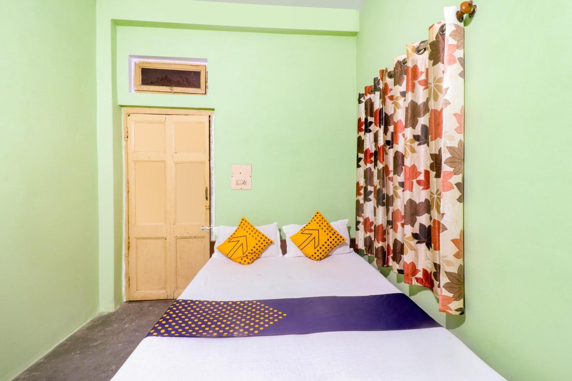 Spot On Mishra Guest House Varanasi Exterior foto