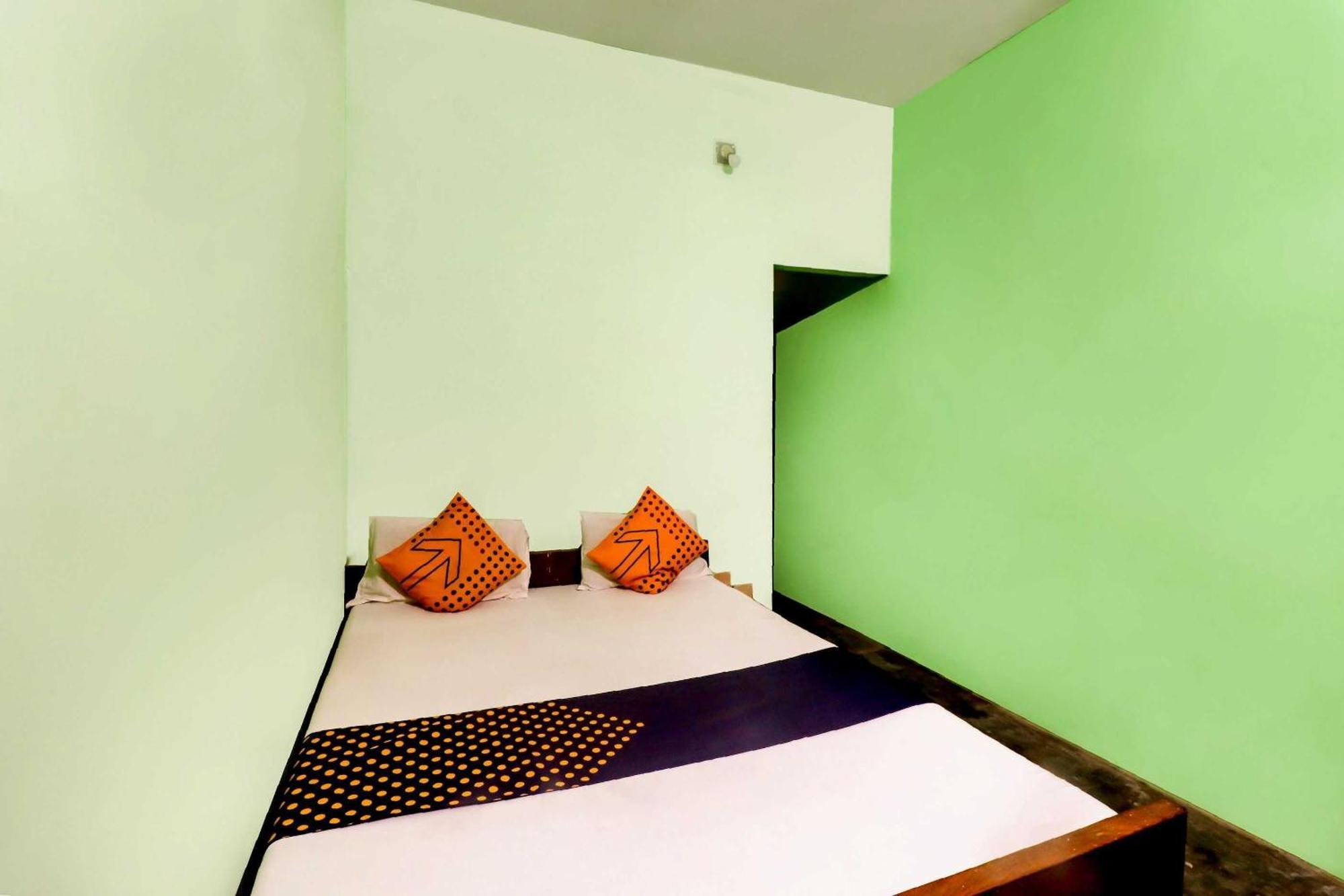 Spot On Mishra Guest House Varanasi Exterior foto