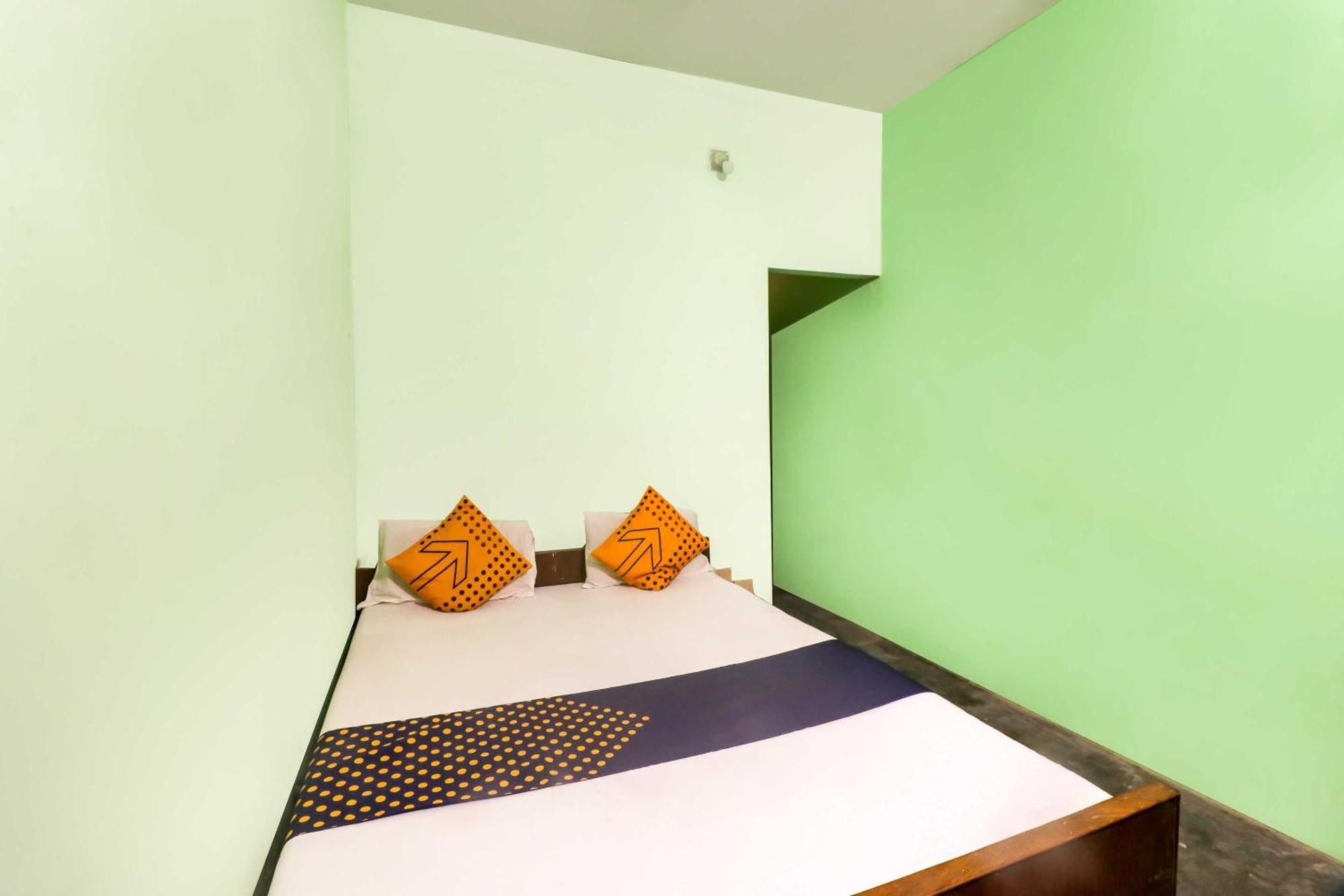 Spot On Mishra Guest House Varanasi Exterior foto