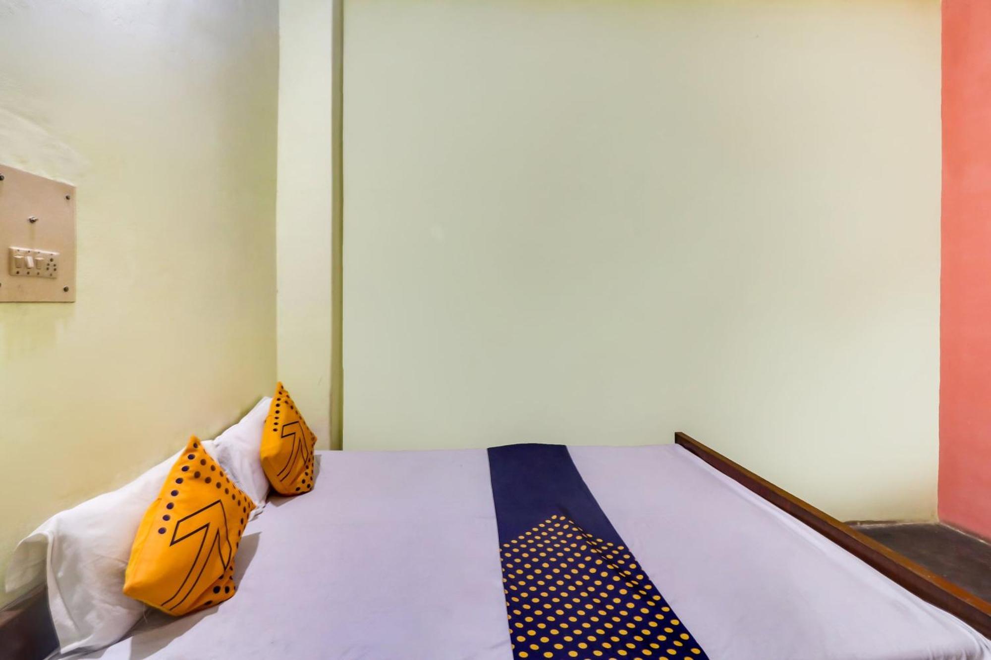 Spot On Mishra Guest House Varanasi Exterior foto