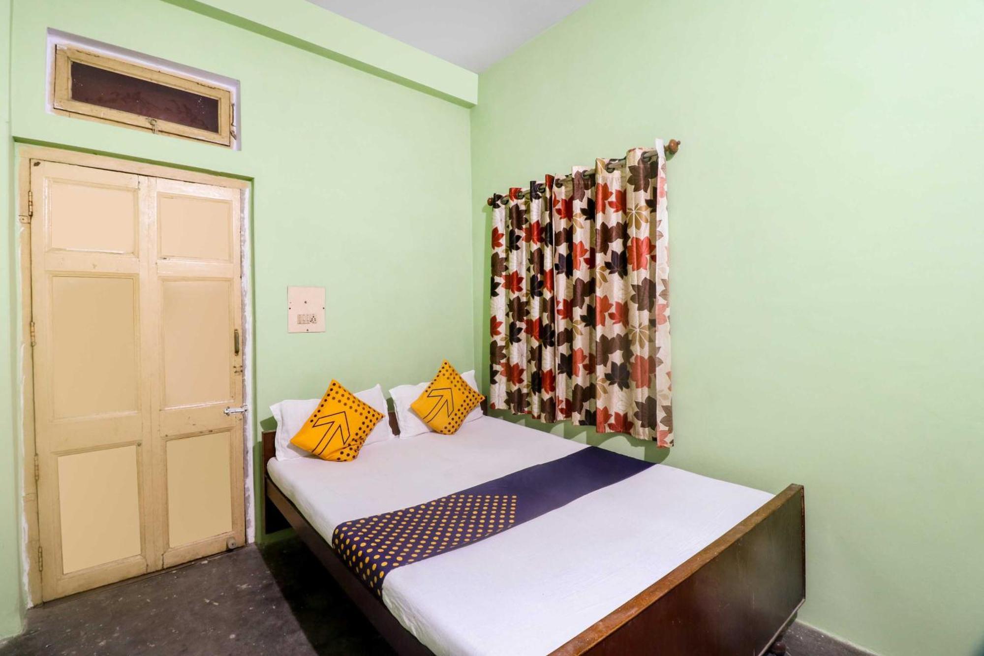 Spot On Mishra Guest House Varanasi Exterior foto